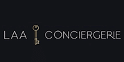LAA Conciergerie Luxe : Services Exclusifs Logo LAA Conciergerie : texte épuré blanc et or sur fond noir, avec une clé stylisée dorée entre LAA et CONCIERGERIE.